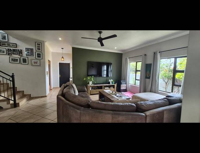 3 BEDROOM TOWNHOUSE FOR SALE IN MIDSTREAM ESTATE